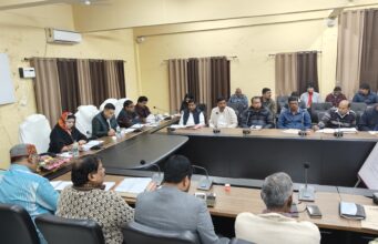 Chanduali News: नहरों की सिल्ट सफाई एवं संचालन, धान खरीद संबंधित अधिकारीगण के साथ बैठक कर दिए आवश्यक निर्देश