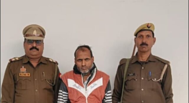 धानापुर पुलिस ने 25 पाउच अवैध देशी शराब के साथ एक व्यक्ति को किया गिरफ्तार